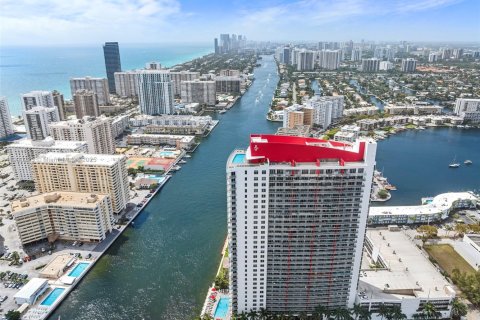 Condominio en venta en Hallandale Beach, Florida, 2 dormitorios, 95.5 m2 № 1953806 - foto 28