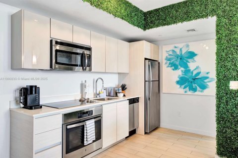 Condominio en venta en Hallandale Beach, Florida, 2 dormitorios, 95.5 m2 № 1953806 - foto 16