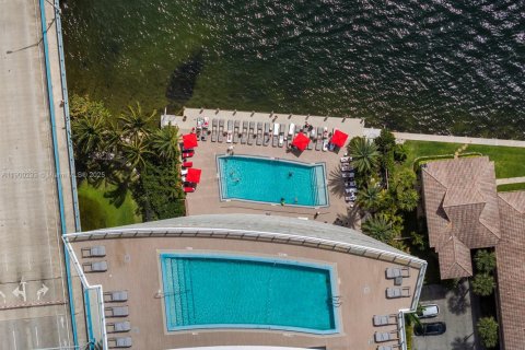 Condominio en venta en Hallandale Beach, Florida, 2 dormitorios, 95.5 m2 № 1953806 - foto 12