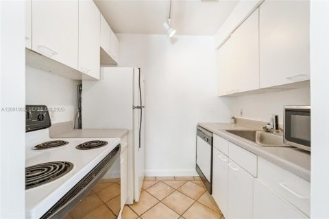 Condo in Fort Lauderdale, Florida, 1 bedroom  № 2065915 - photo 2