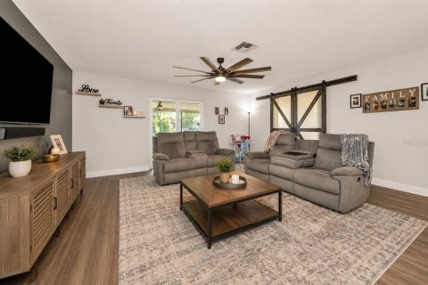House in Holiday, Florida 3 bedrooms, 137.5 sq.m. № 2200060 - photo 9