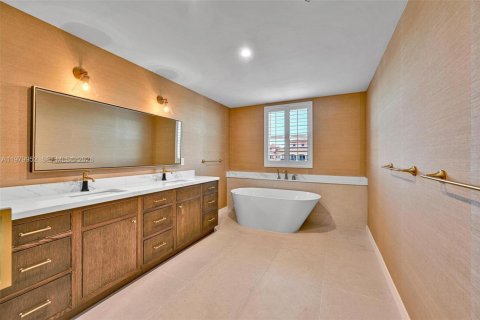 Condo in Coral Gables, Florida, 3 bedrooms  № 2053002 - photo 13