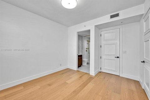 Condo in Coral Gables, Florida, 3 bedrooms  № 2053002 - photo 20