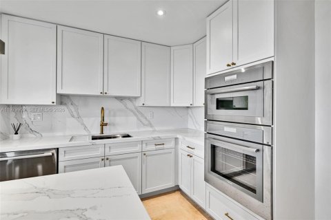 Condo in Coral Gables, Florida, 3 bedrooms  № 2053002 - photo 5