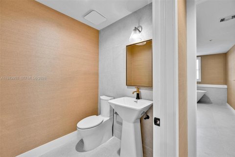 Condo in Coral Gables, Florida, 3 bedrooms  № 2053002 - photo 28