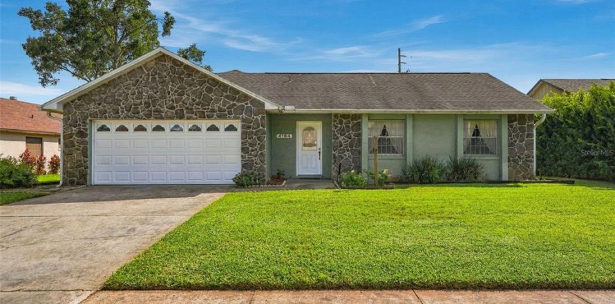House in Orlando, Florida 3 bedrooms, 158.31 sq.m. № 2428645