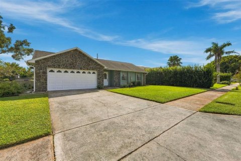 House in Orlando, Florida 3 bedrooms, 158.31 sq.m. № 2428645 - photo 2