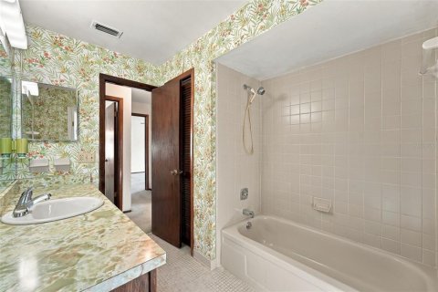 House in Orlando, Florida 3 bedrooms, 158.31 sq.m. № 2428645 - photo 17