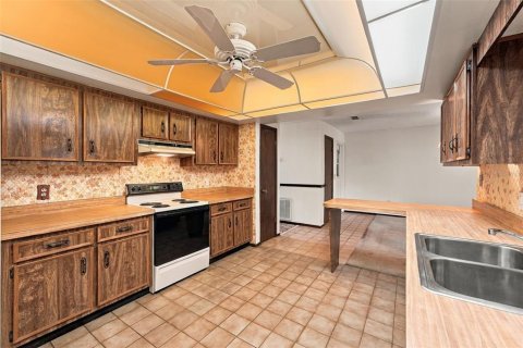 House in Orlando, Florida 3 bedrooms, 158.31 sq.m. № 2428645 - photo 11
