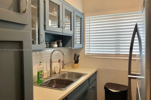 Condo in Miami Beach, Florida  № 1953239 - photo 15