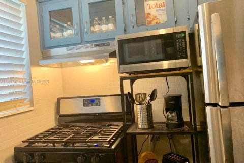 Condo in Miami Beach, Florida  № 1953239 - photo 14