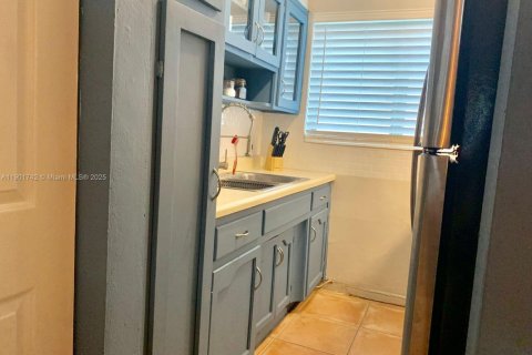 Condo in Miami Beach, Florida  № 1953239 - photo 11