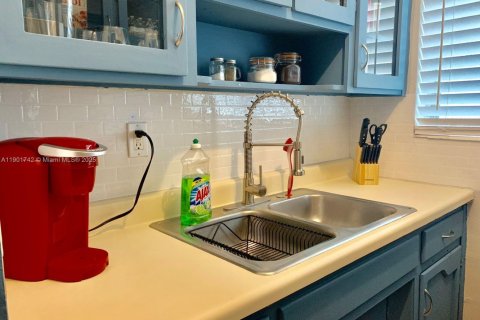 Condo in Miami Beach, Florida  № 1953239 - photo 12