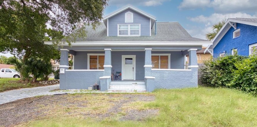 House in Daytona Beach, Florida 5 bedrooms, 216 sq.m. № 2388980
