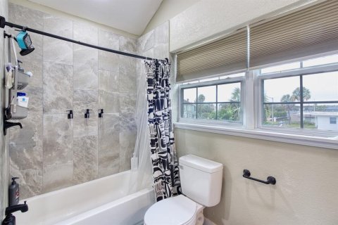 House in Daytona Beach, Florida 5 bedrooms, 216 sq.m. № 2388980 - photo 22