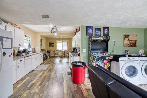 House in Daytona Beach, Florida 5 bedrooms, 216 sq.m. № 2388980 - photo 13