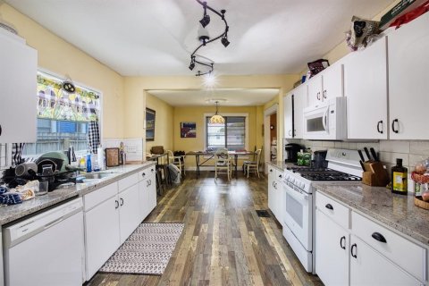 House in Daytona Beach, Florida 5 bedrooms, 216 sq.m. № 2388980 - photo 15