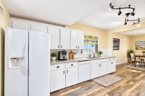 House in Daytona Beach, Florida 5 bedrooms, 216 sq.m. № 2388980 - photo 12