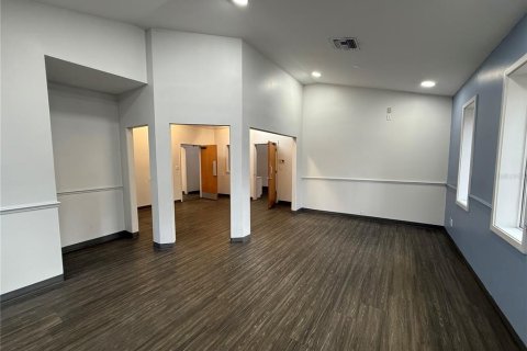 Propiedad comercial en alquiler en Ocala, Florida, 580.27 m2 № 1912771 - foto 2