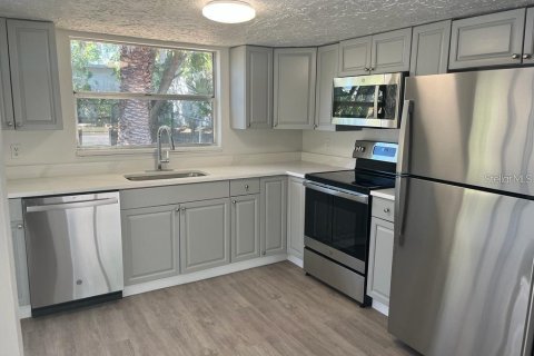 Villa ou maison à louer à Port Richey, Floride: 3 chambres, 139.35 m2 № 1759746 - photo 3