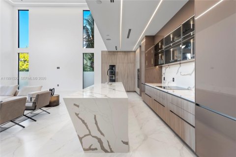 Casa en venta en Miami, Florida, 6 dormitorios, 641.21 m2 № 2243536 - foto 15