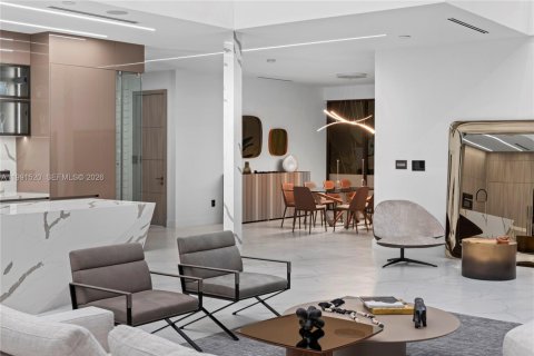 Casa en venta en Miami, Florida, 6 dormitorios, 641.21 m2 № 2243536 - foto 10