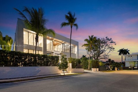 Casa en venta en Miami, Florida, 6 dormitorios, 641.21 m2 № 2243536 - foto 3