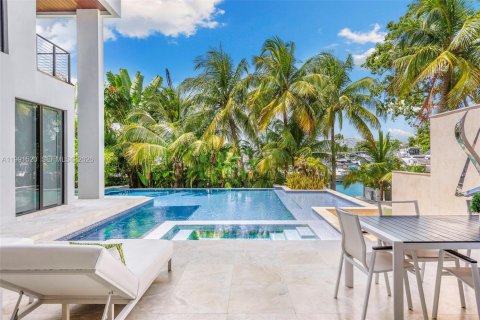 Casa en venta en Miami, Florida, 6 dormitorios, 641.21 m2 № 2243536 - foto 8