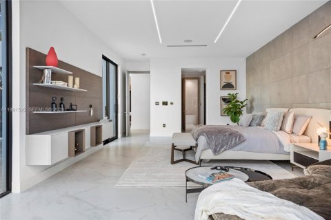 Casa en venta en Miami, Florida, 6 dormitorios, 641.21 m2 № 2243536 - foto 20