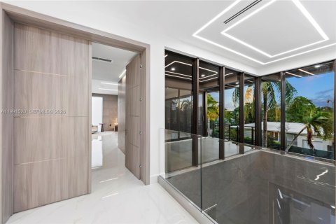 Casa en venta en Miami, Florida, 6 dormitorios, 641.21 m2 № 2243536 - foto 27