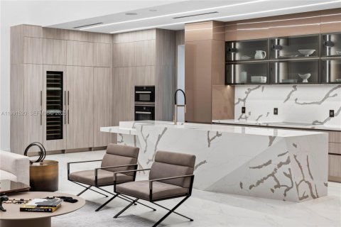 Casa en venta en Miami, Florida, 6 dormitorios, 641.21 m2 № 2243536 - foto 11
