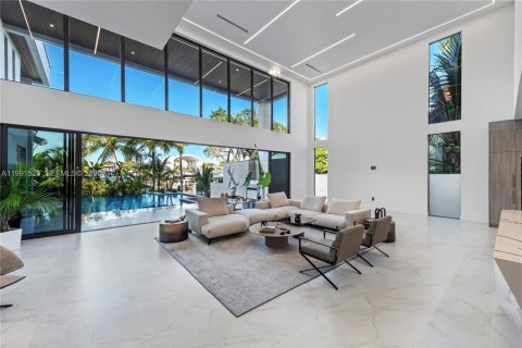 Casa en venta en Miami, Florida, 6 dormitorios, 641.21 m2 № 2243536 - foto 5