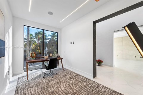 Casa en venta en Miami, Florida, 6 dormitorios, 641.21 m2 № 2243536 - foto 26