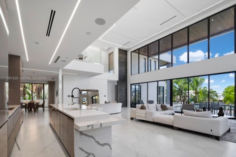 Casa en venta en Miami, Florida, 6 dormitorios, 641.21 m2 № 2243536 - foto 6