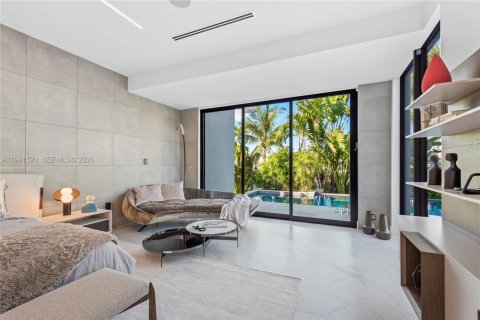 Casa en venta en Miami, Florida, 6 dormitorios, 641.21 m2 № 2243536 - foto 19