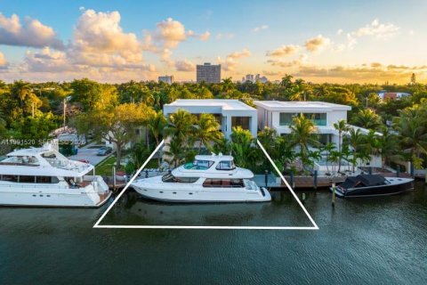 Casa en Miami, Florida 6 dormitorios, 641.21 m2 № 2243536