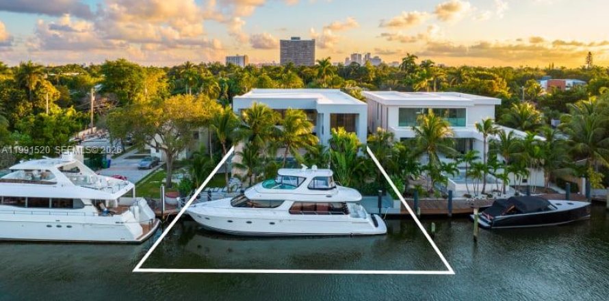Casa en Miami, Florida 6 dormitorios, 641.21 m2 № 2243536