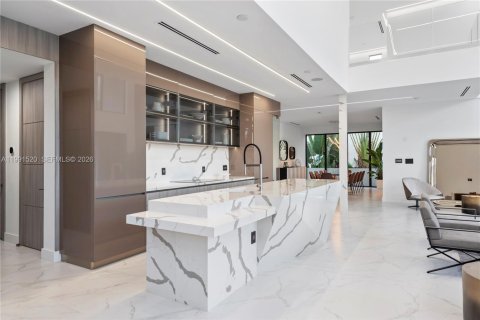 Casa en venta en Miami, Florida, 6 dormitorios, 641.21 m2 № 2243536 - foto 16
