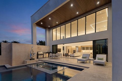 Casa en venta en Miami, Florida, 6 dormitorios, 641.21 m2 № 2243536 - foto 4