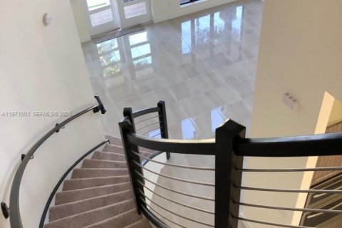 Villa ou maison à vendre à Miami Lakes, Floride: 4 chambres, 264.49 m2 № 2174657 - photo 4