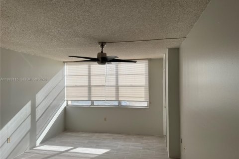 Condominio en alquiler en Pembroke Pines, Florida, 2 dormitorios, 102.19 m2 № 2049965 - foto 8