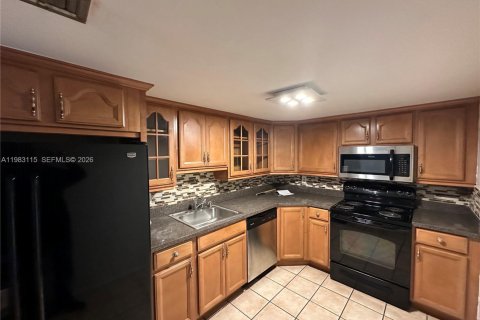 Condominio en alquiler en Pembroke Pines, Florida, 2 dormitorios, 102.19 m2 № 2049965 - foto 7