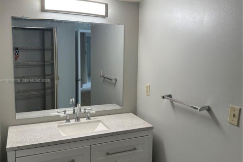 Condominio en alquiler en Pembroke Pines, Florida, 2 dormitorios, 102.19 m2 № 2049965 - foto 15