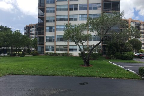 Condominio en alquiler en Pembroke Pines, Florida, 2 dormitorios, 102.19 m2 № 2049965 - foto 2