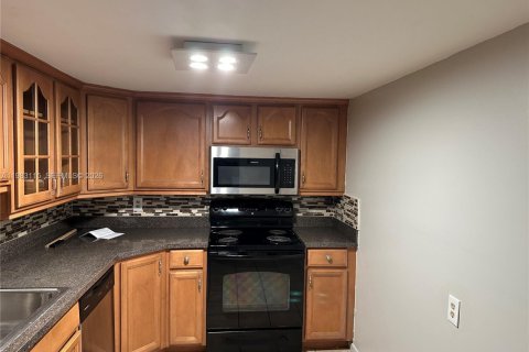 Condominio en alquiler en Pembroke Pines, Florida, 2 dormitorios, 102.19 m2 № 2049965 - foto 6