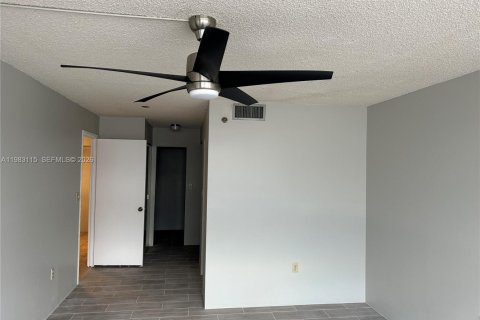 Condominio en alquiler en Pembroke Pines, Florida, 2 dormitorios, 102.19 m2 № 2049965 - foto 12