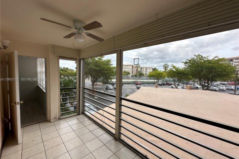 Condominio en alquiler en Pembroke Pines, Florida, 2 dormitorios, 102.19 m2 № 2049965 - foto 29