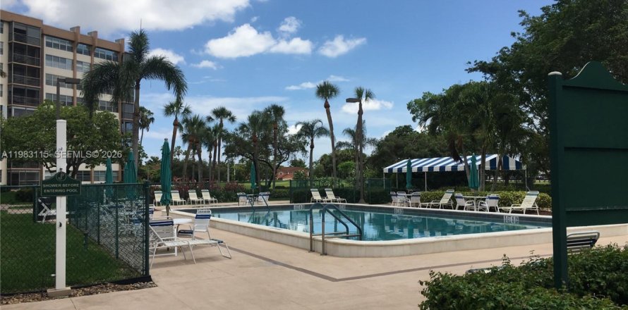Condominio en Pembroke Pines, Florida, 2 dormitorios  № 2049965