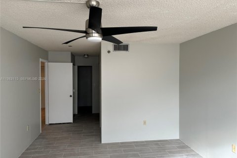 Condominio en alquiler en Pembroke Pines, Florida, 2 dormitorios, 102.19 m2 № 2049965 - foto 9