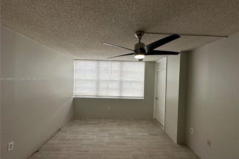 Condominio en alquiler en Pembroke Pines, Florida, 2 dormitorios, 102.19 m2 № 2049965 - foto 11